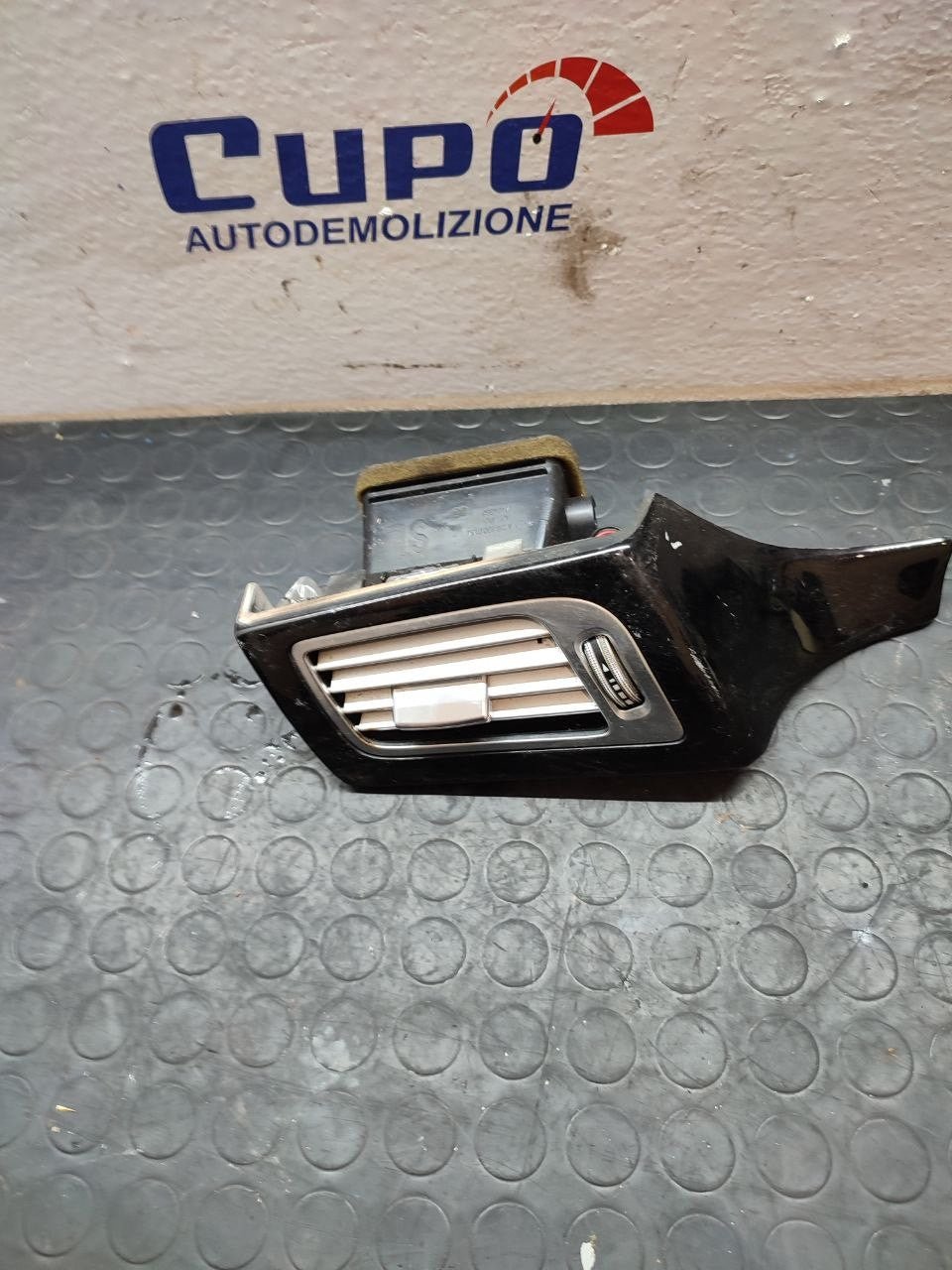 Bocchetta aria lato sinistro Mercedes CLS ( w218 ) cod a2188300954 - F&P CRASH SRLS - Ricambi Usati
