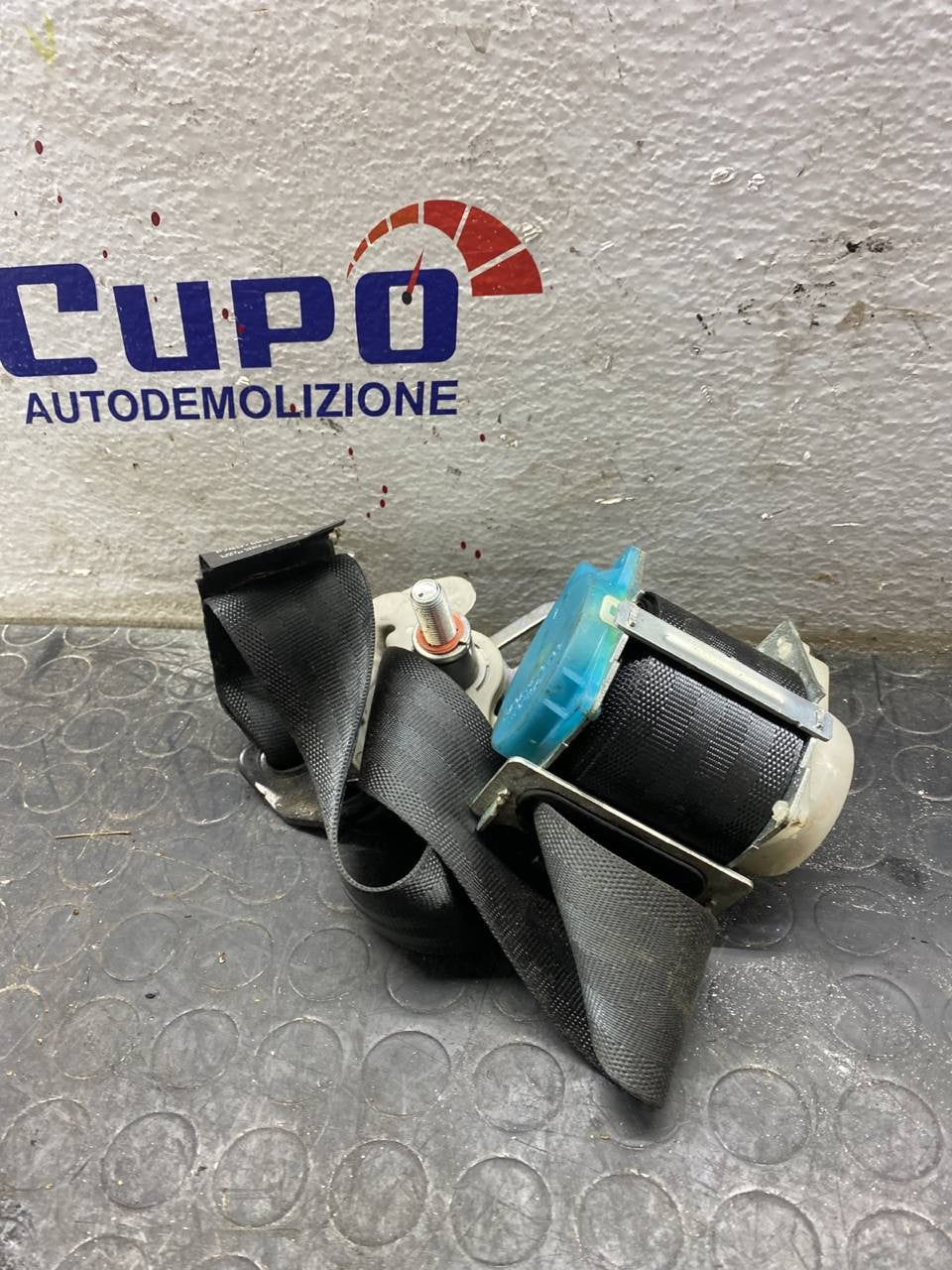 cintura di sicurezza posteriore sinistra Hyundai i20 cod:898101j000mi - F&amp;P CRASH SRLS - Ricambi Usati