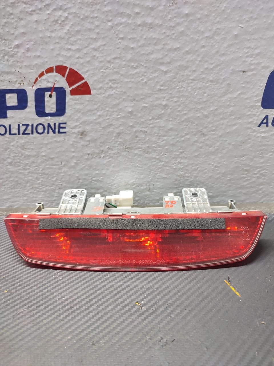 Fanale / Fanalino Posteriore Centrale / Terzo Stop Portellone HYUNDAI i10 (2013) Cod:92750-0x0 - F&amp;P CRASH SRLS - Ricambi Usati