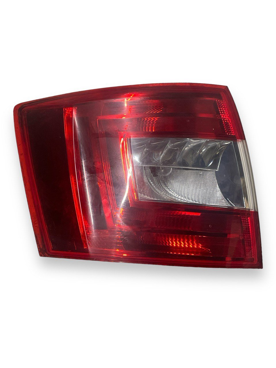 Fanale / Stop Alogeno Posteriore Sinistro Skoda Octavia III cod:5e9945095 (2012>2019) - F&P CRASH SRLS - Ricambi Usati