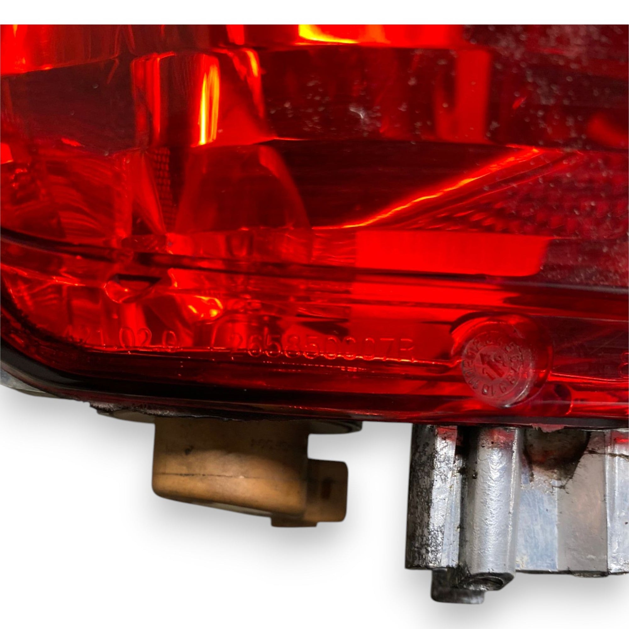 Fanale / stop alogeno posteriore sinistro (sx) retronebbia Renault Captur (2013 - 2019) Cod: 265850007R - F&P CRASH SRLS - Ricambi Usati