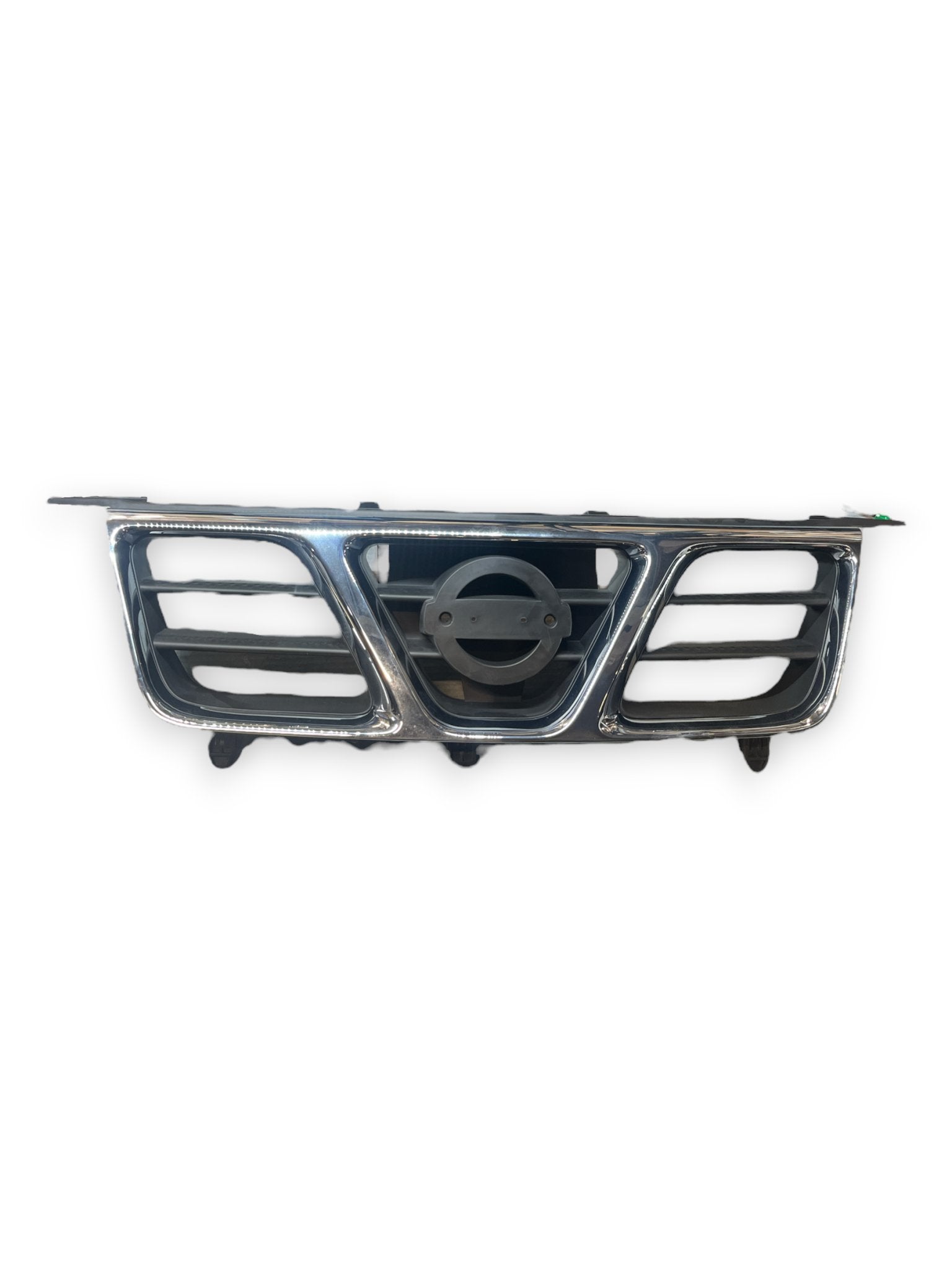Griglia Anteriore Cromata Nera Nissan X-Trail ( 2001 - 2004 ) cod : 62310-8H70A - F&P CRASH SRLS - Ricambi Usati