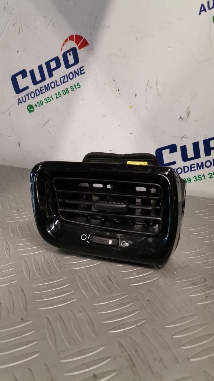 Griglia di ventilazione laterale cruscotto Kia Rio 2017 cod: 97490H8000WK - F&P CRASH SRLS - Ricambi Usati