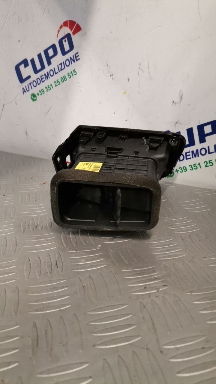 Griglia di ventilazione laterale cruscotto Kia Rio 2017 cod: 97490H8000WK - F&P CRASH SRLS - Ricambi Usati