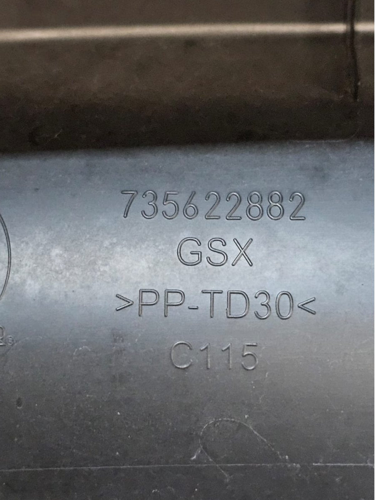 Griglia /Gocciolatoio Parabrezza Anteriore Fiat 500X (2014 - >) Cod:735622882 - F&P CRASH SRLS - Ricambi Usati
