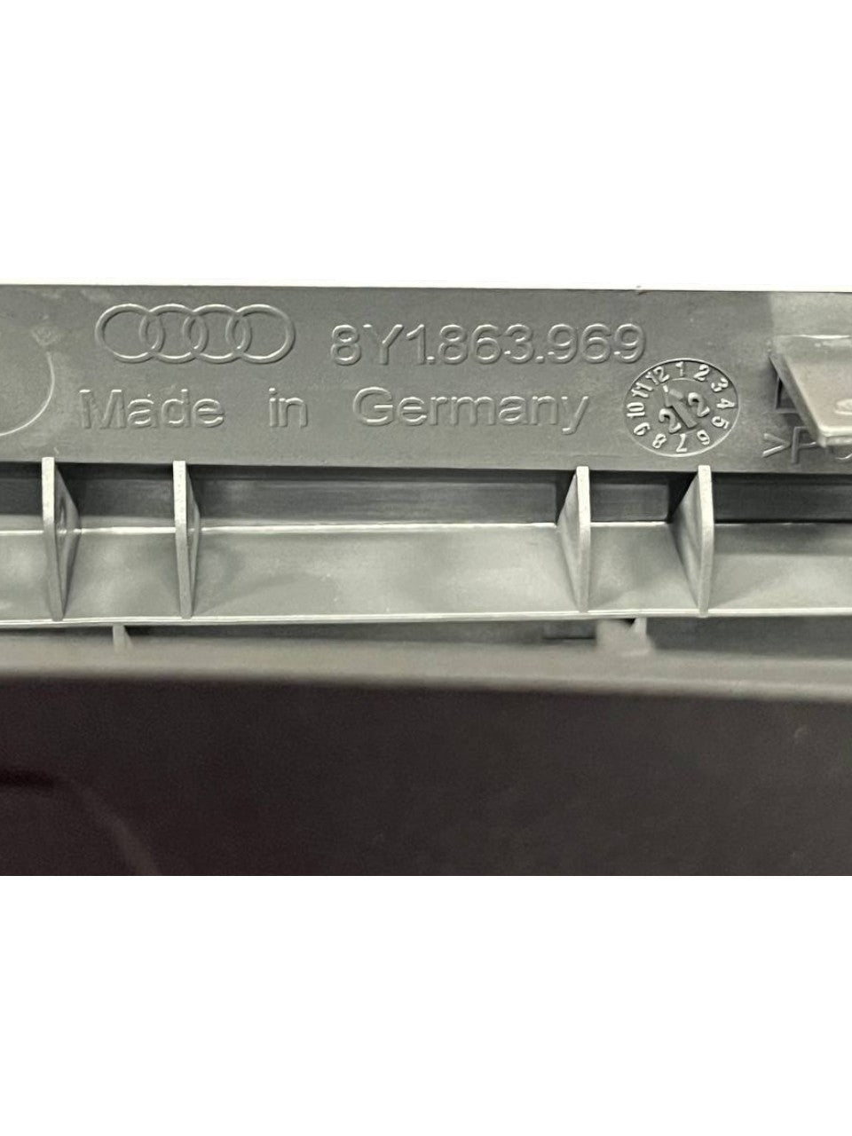 Modanatura console centrale / leva cambio Audi A3 8Y (2020 - >) cod.8Y1863969 - F&P CRASH SRLS - Ricambi Usati
