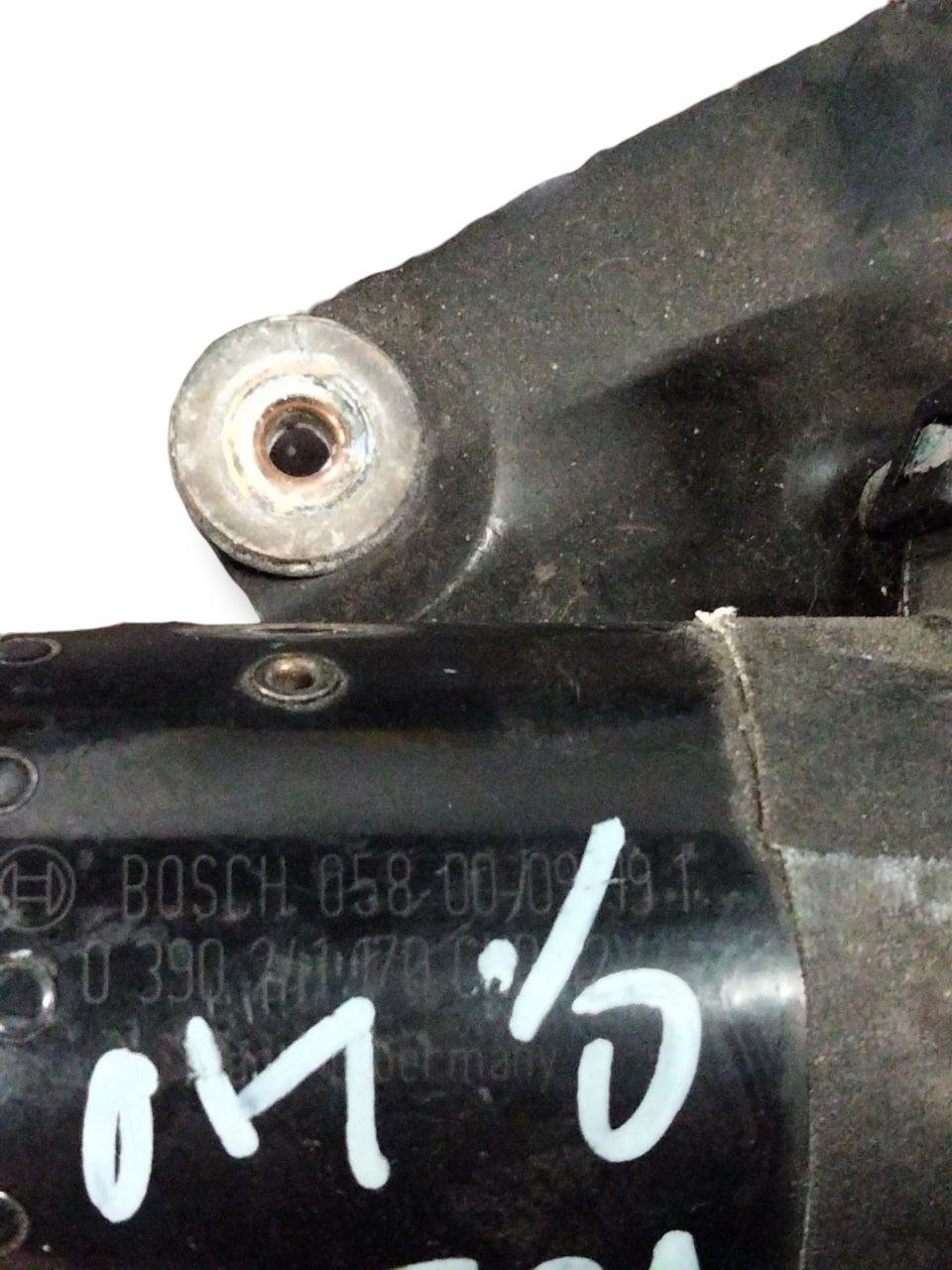 Motorino tergicristalli anteriore Volvo V40 / S40 (2004-2019) cod.0390241170-0580009191 - F&P CRASH SRLS - Ricambi Usati