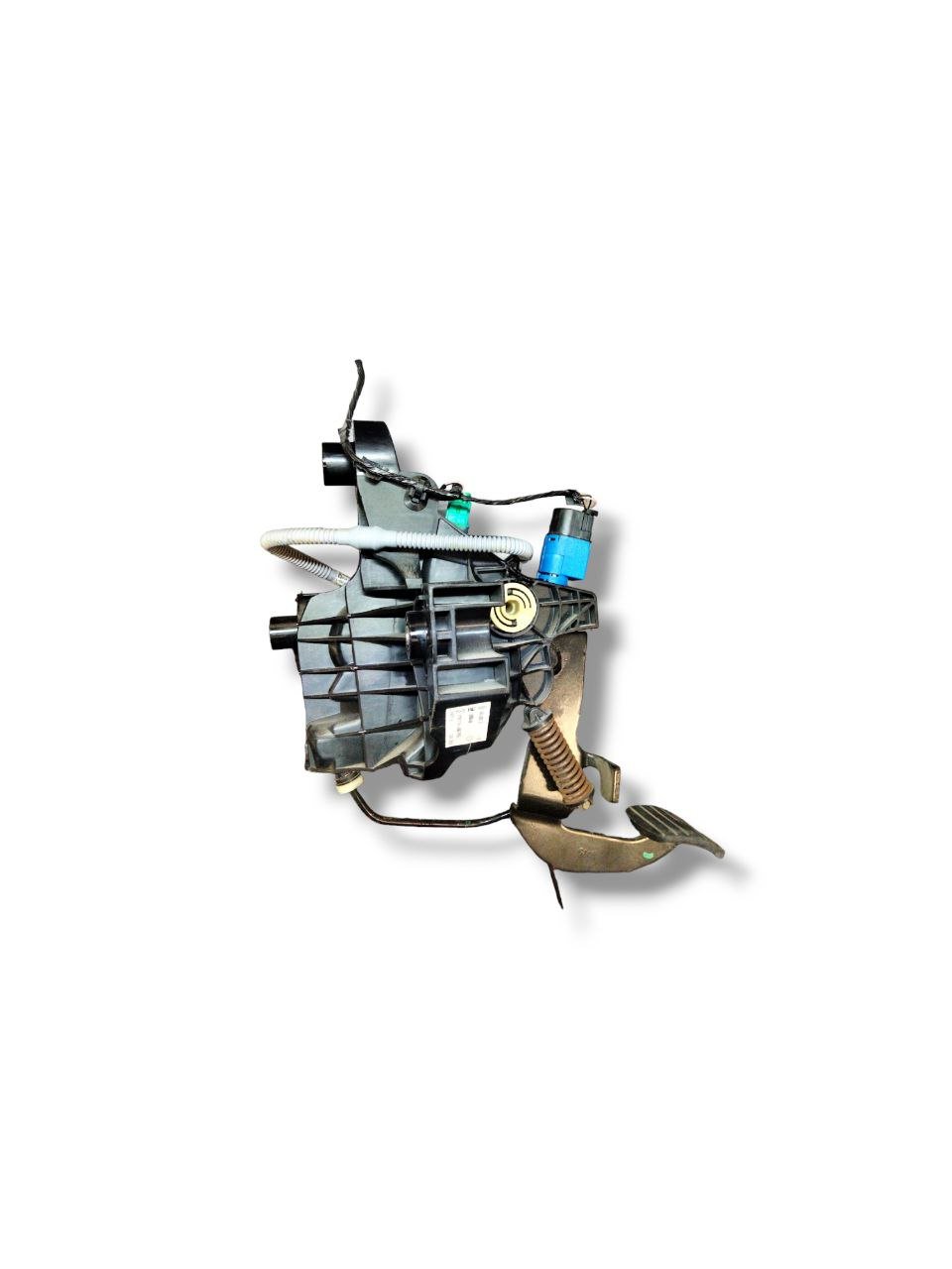 Pedaliera / Pedale Frizione Renault Trafic III / Talento / Vivaro ( 2014 > ) cod.465038677R - F&P CRASH SRLS - Ricambi Usati