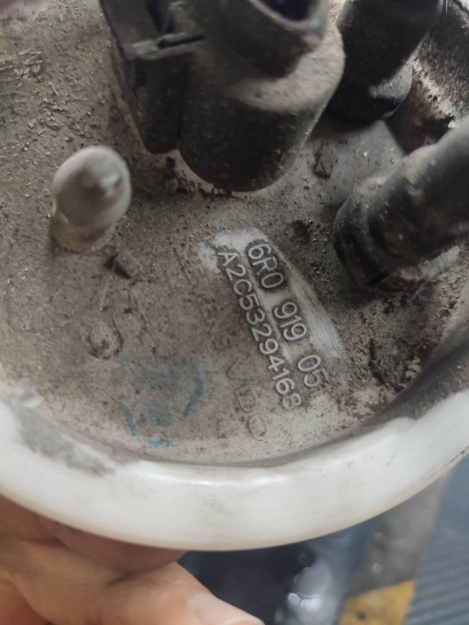 Pompa carburante galleggiante serbatoio Volkswagen Polo ( 6r ) 1.2 benzina cod 6r091905 - F&P CRASH SRLS - Ricambi Usati
