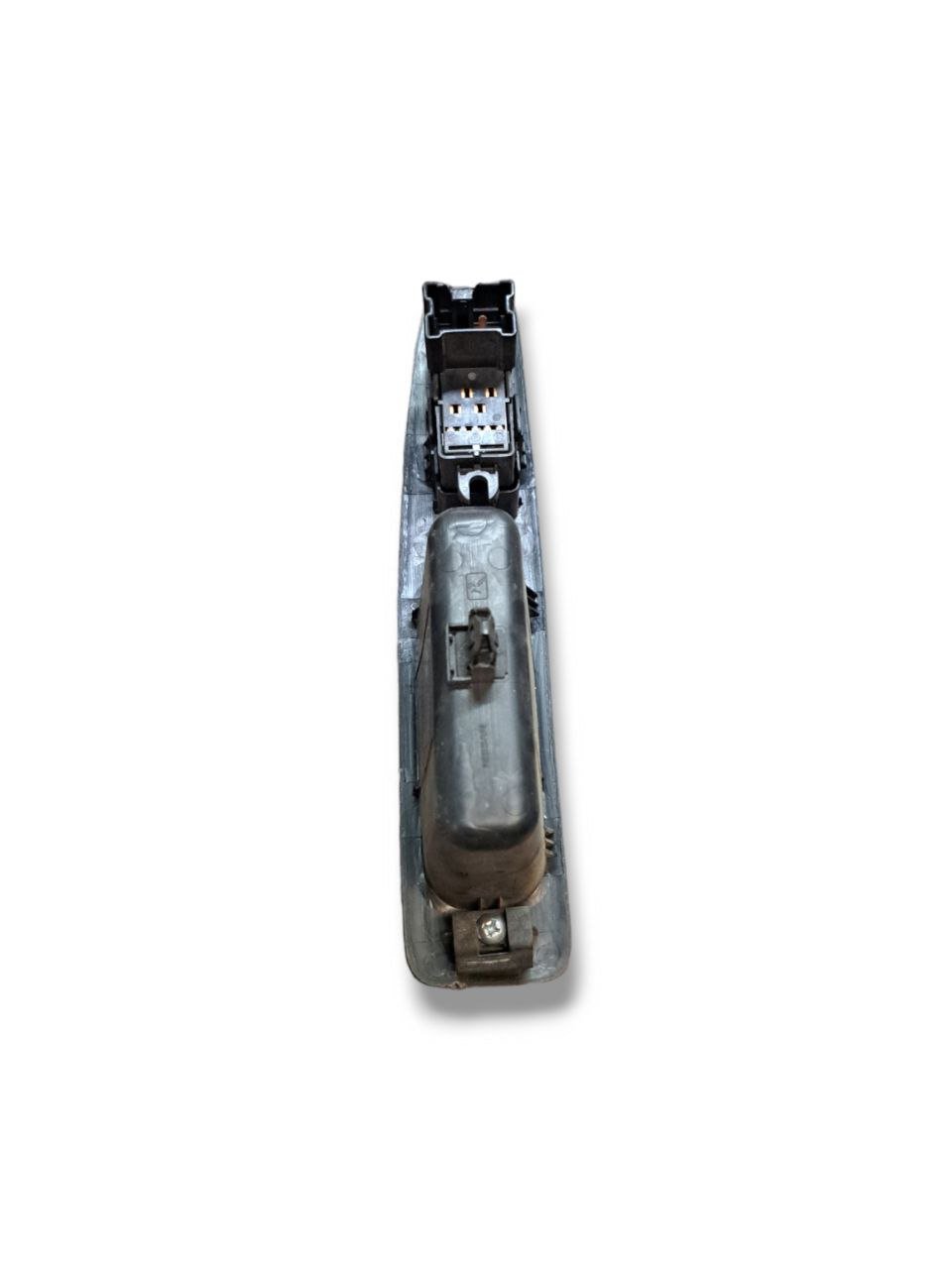 Pulsantiera Alzavetro Posteriore sinistra (sx) Nissan Qashqai J10 ( 2006 - 2014 ) COD:82951JD000 - F&P CRASH SRLS - Ricambi Usati