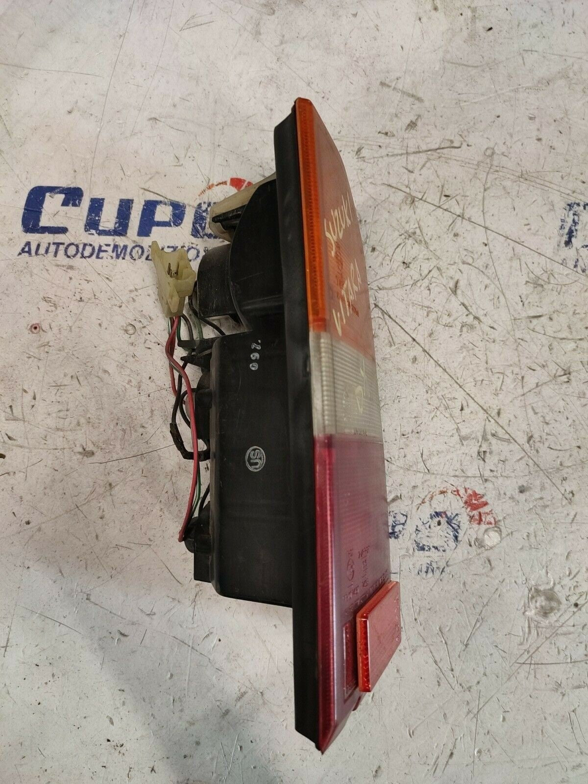 STOP FANALE POSTERIORE DESTRO SUZUKI VITARA Dal 1988 al 1998 Cod. 220 - 32224 - F&P CRASH SRLS - Ricambi Usati