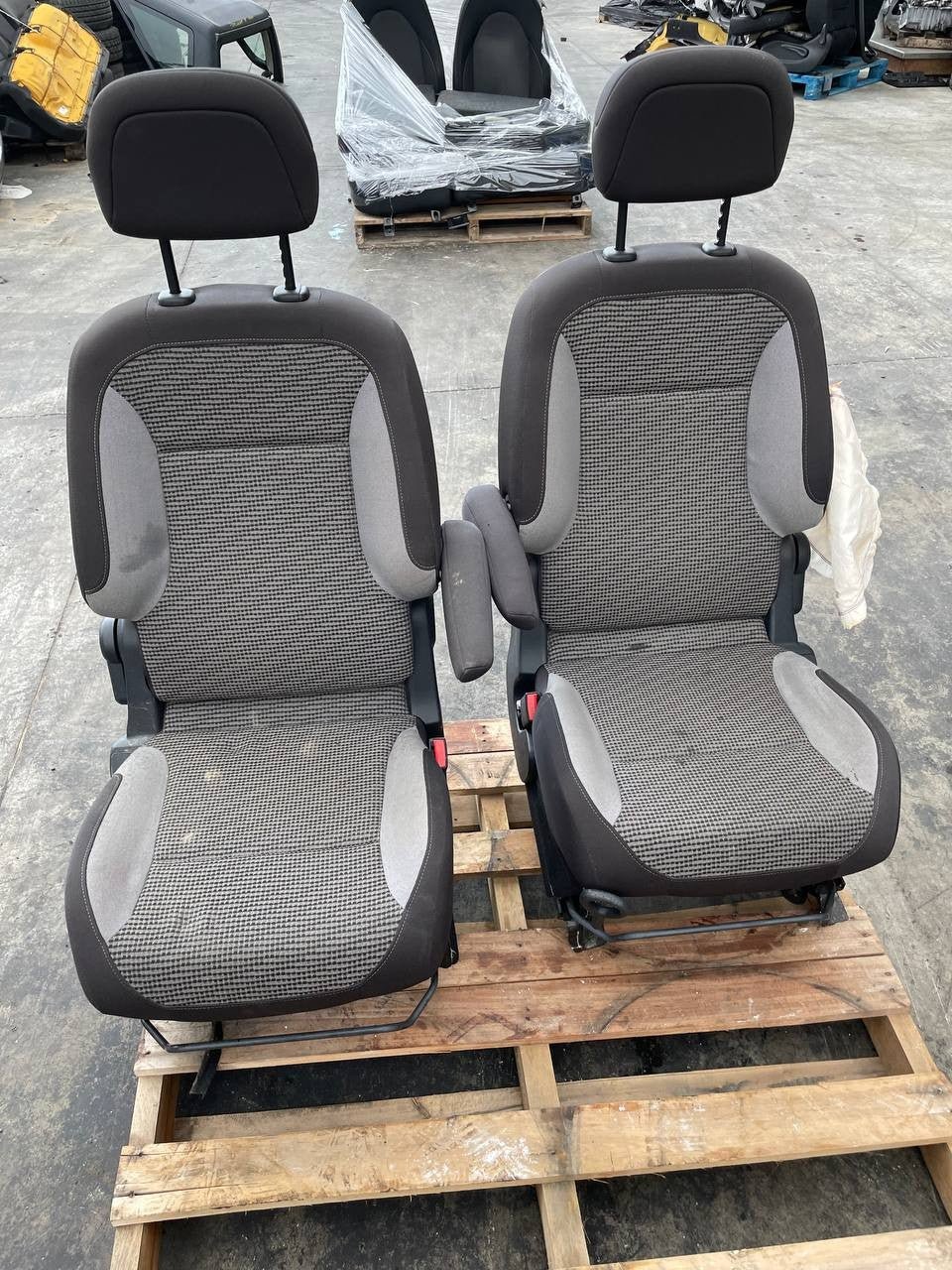 Tappezzeria Peugeot Partner 5p 2012 - F&P CRASH SRLS - Ricambi Usati