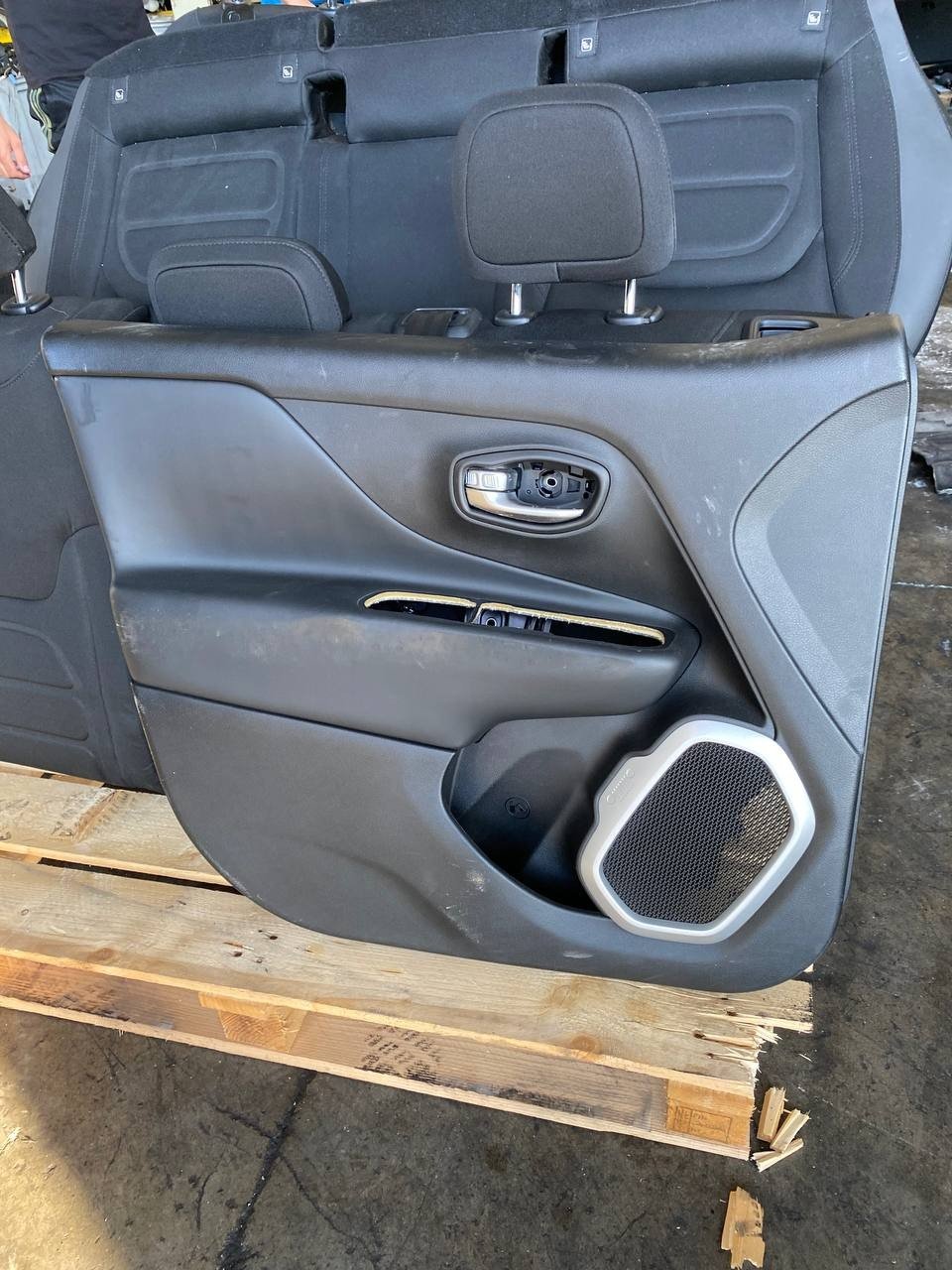Tappezzeria sedili Jeep Renegade ( 2017 ) - F&P CRASH SRLS - Ricambi Usati