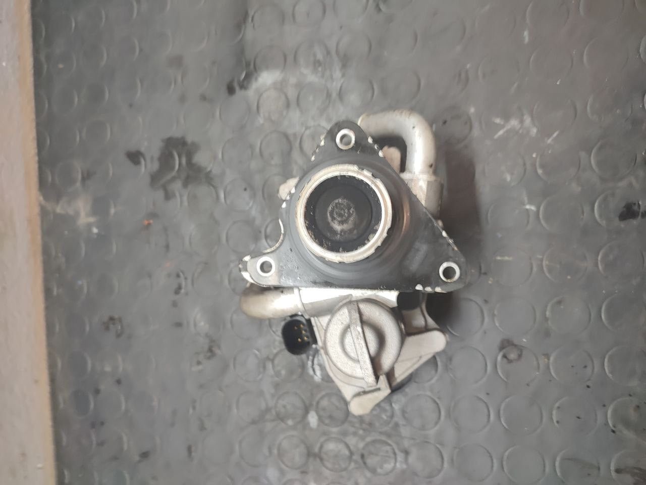 valvola egr Volkswagen Golf VII 1.6 tdi ( cxx ) - F&P CRASH SRLS - Ricambi Usati